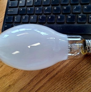 FOR SALE, 160 watt 220 volt mercury lights